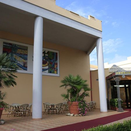 Nettuno Hotel Palace ベルヴェデーレ・マリッティモ エクステリア 写真
