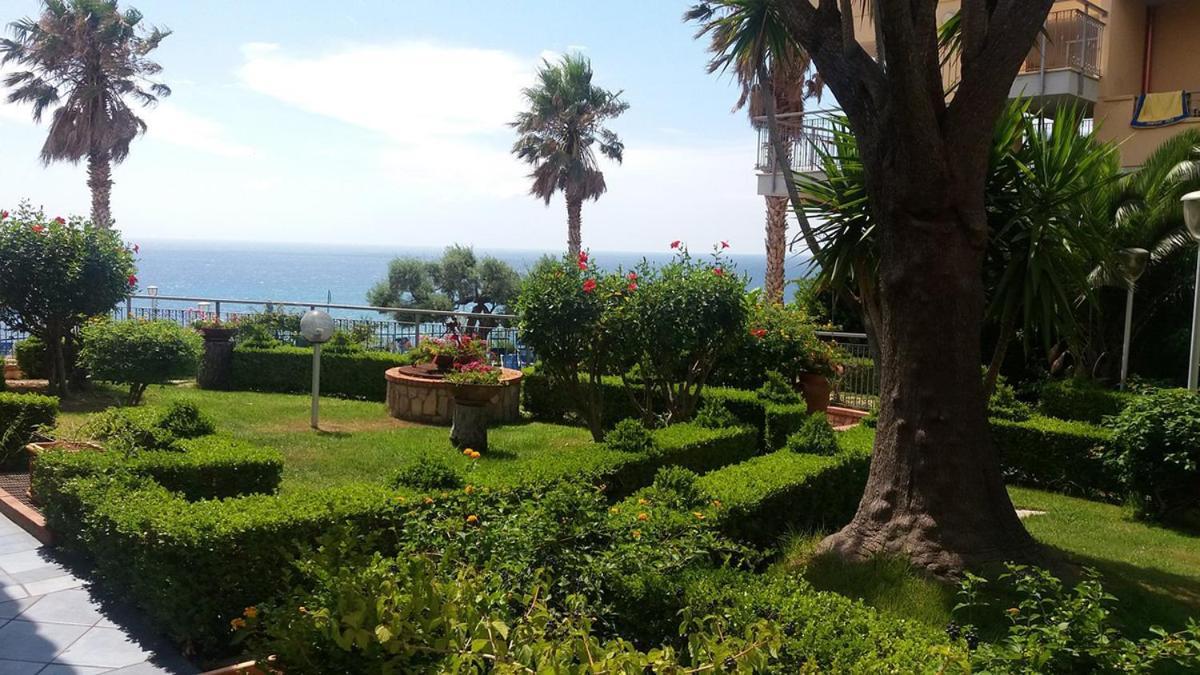 Nettuno Hotel Palace ベルヴェデーレ・マリッティモ エクステリア 写真