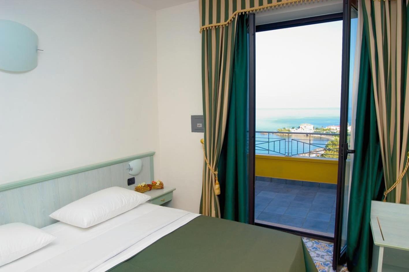 Nettuno Hotel Palace ベルヴェデーレ・マリッティモ エクステリア 写真