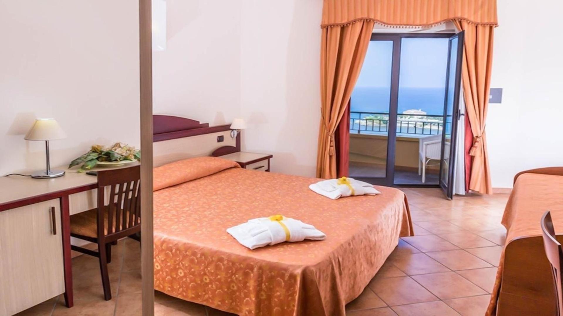 Nettuno Hotel Palace ベルヴェデーレ・マリッティモ エクステリア 写真