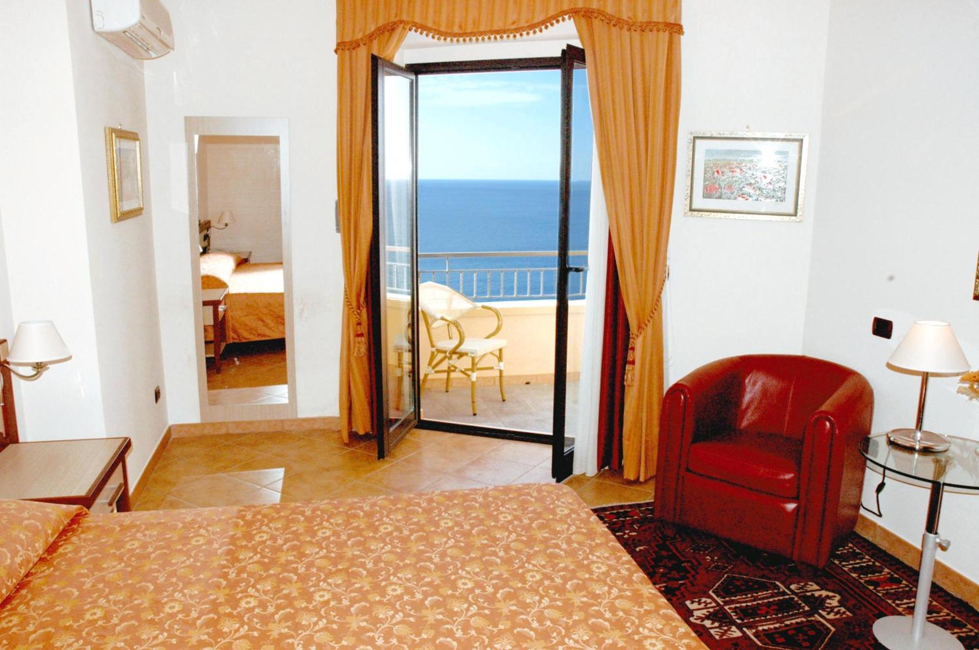 Nettuno Hotel Palace ベルヴェデーレ・マリッティモ エクステリア 写真