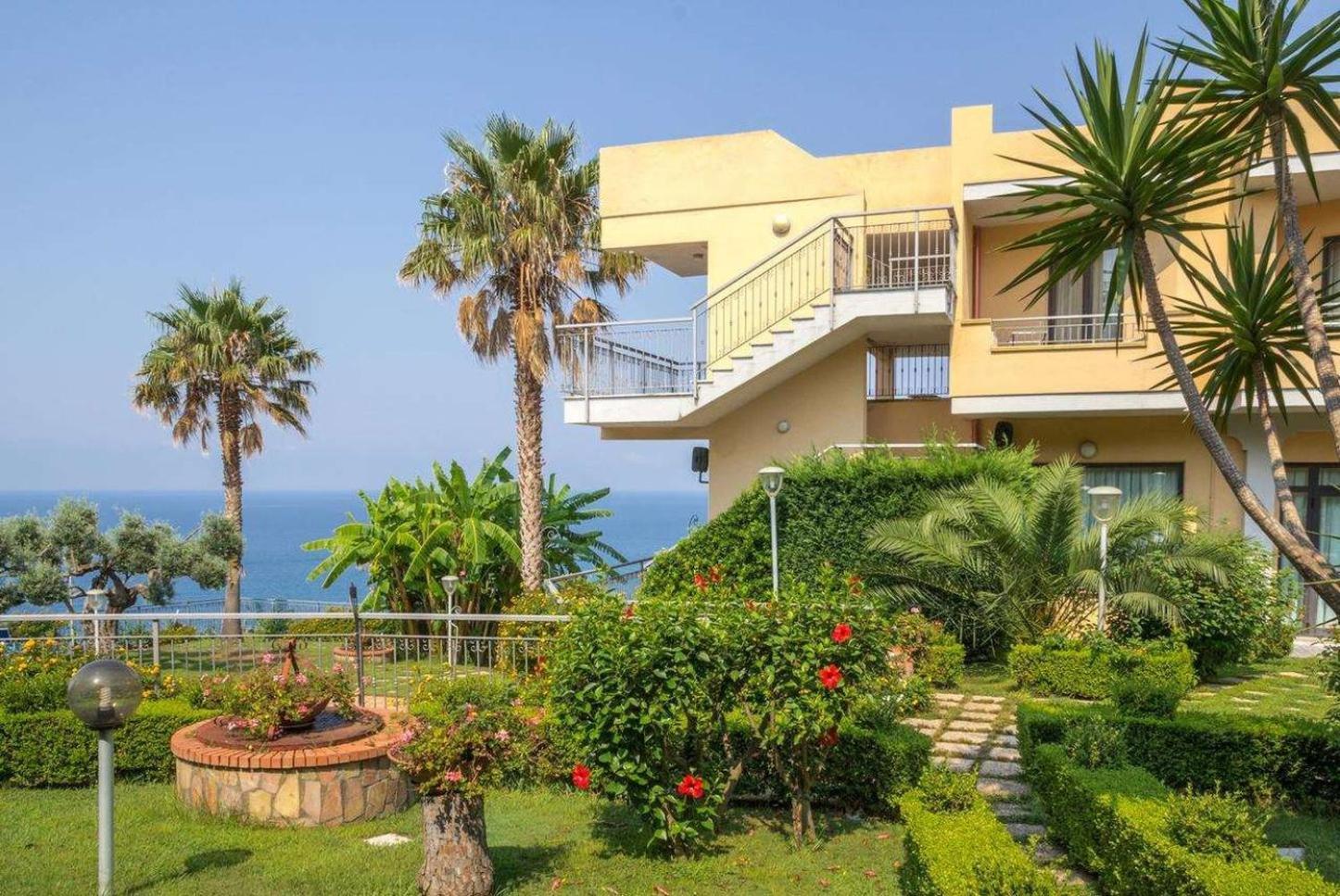 Nettuno Hotel Palace ベルヴェデーレ・マリッティモ エクステリア 写真