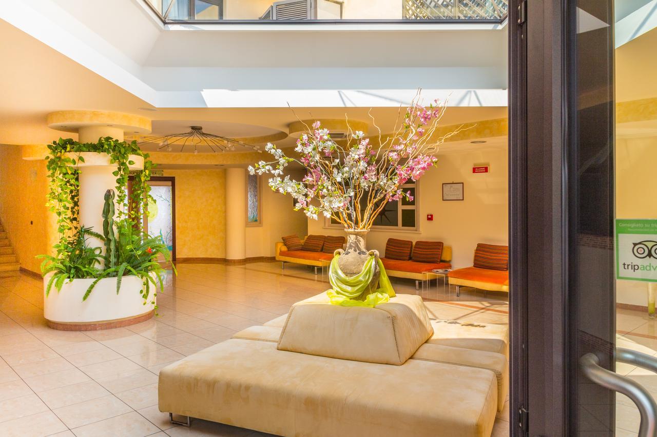 Nettuno Hotel Palace ベルヴェデーレ・マリッティモ エクステリア 写真